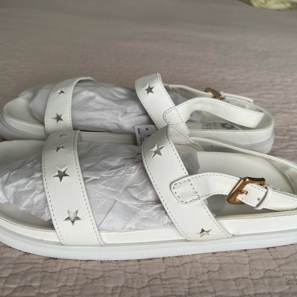 GAP Big Kids White Starry Sandals 5/6